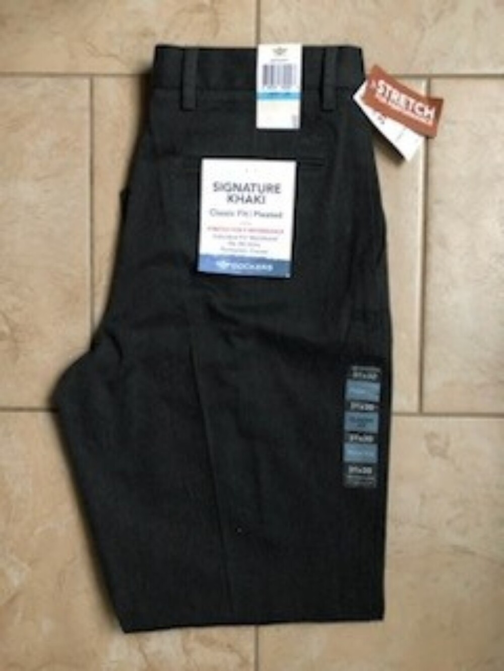 Docker's Signature Men’s Classic Fit Pleated Stretch Pants - Charcoal Gray